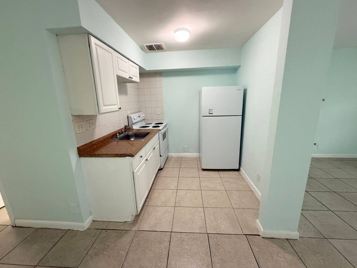 Apartment for rent at 2918 Jackson St #9, Hollywood, FL 33020