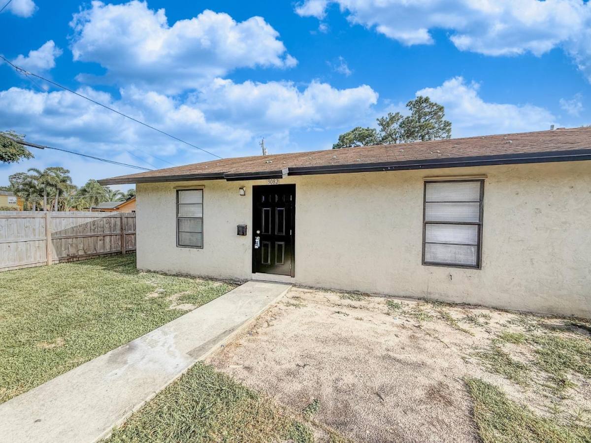 Apartment for rent at 3070 Swain Blvd #3082, Lake Worth, FL 33463