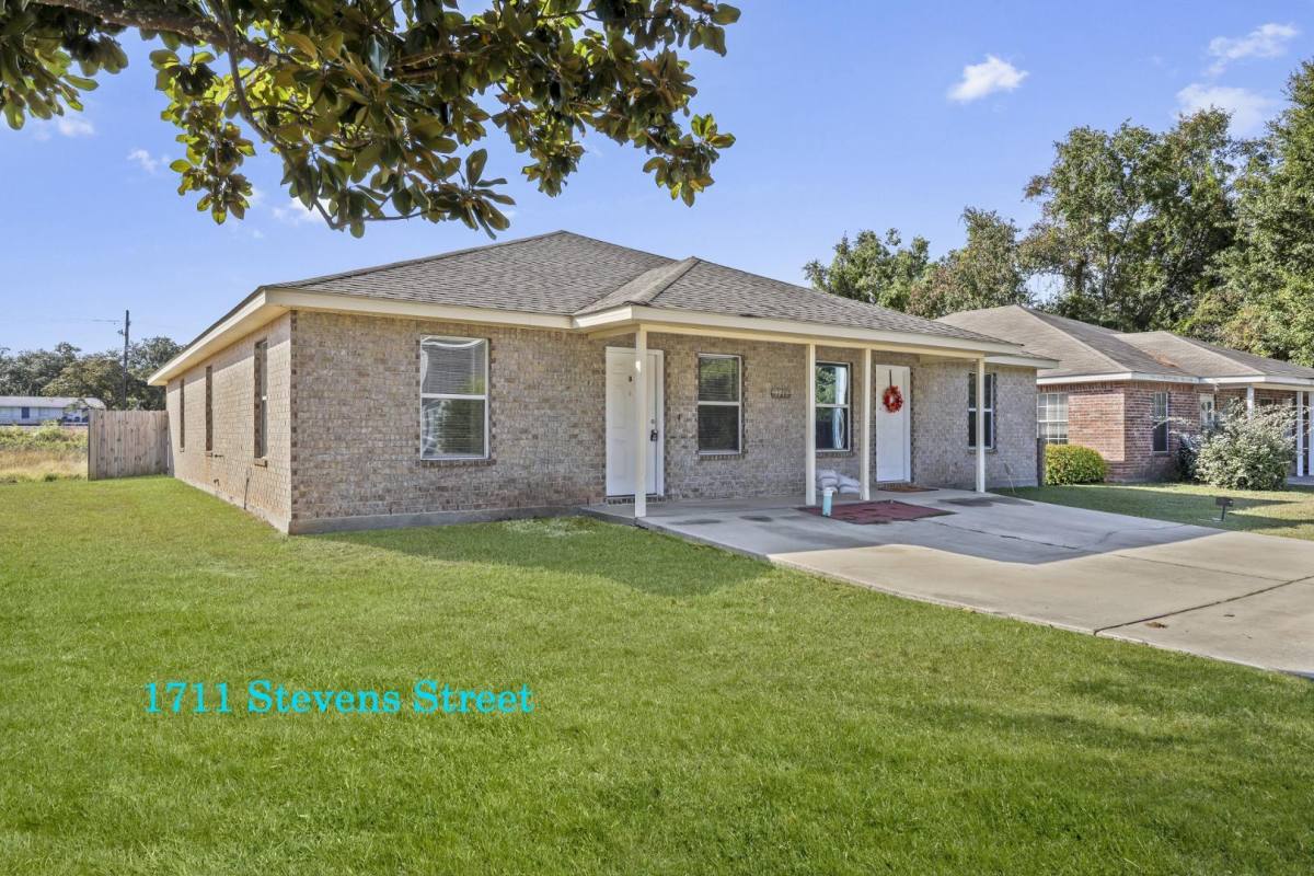 Apartment for rent at Kouvarakas Garden, 1711 Stevens St #A, Biloxi, MS 39531