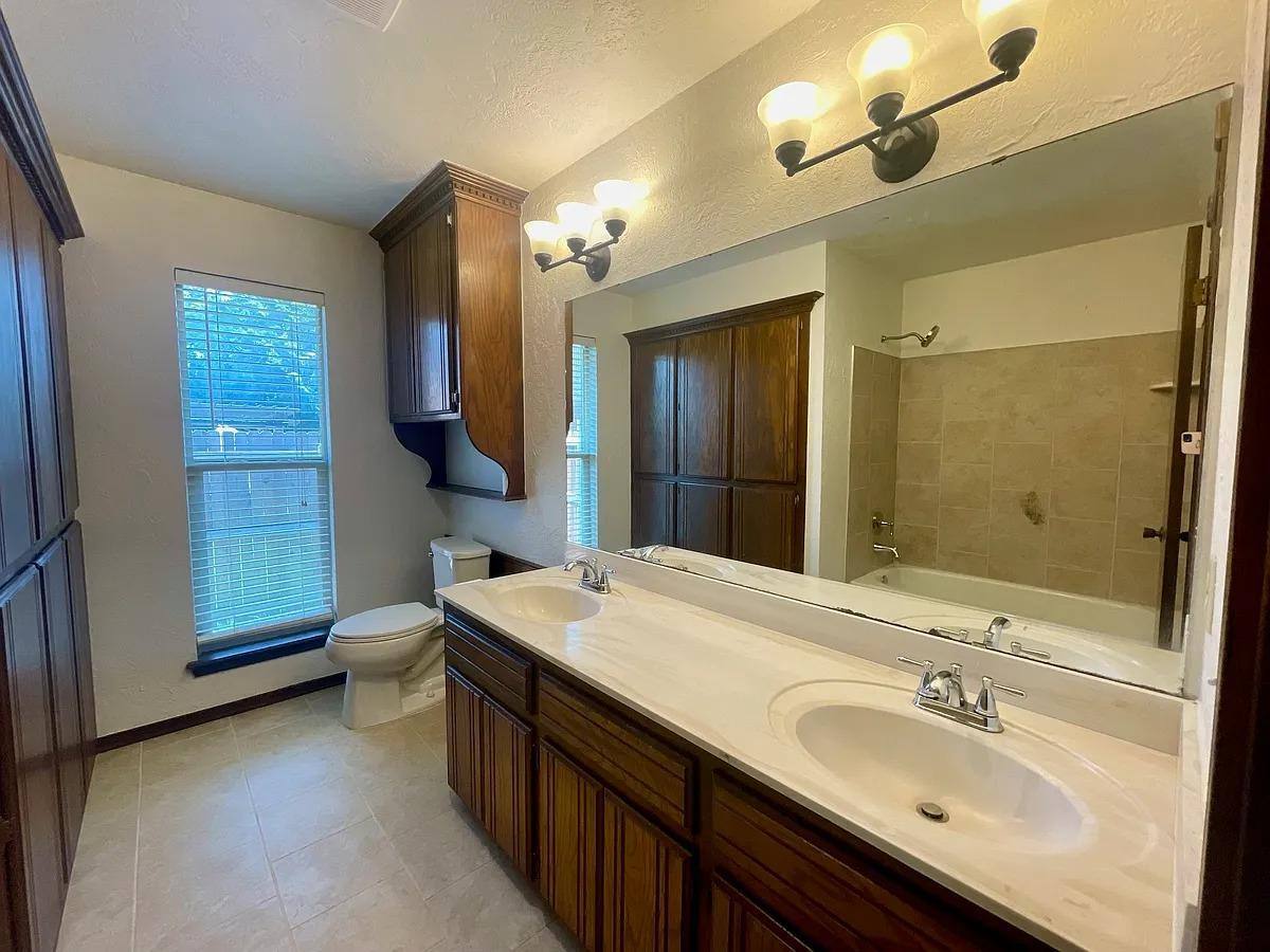 House for rent at Summer Oaks, 2705 Clover Glen Dr, Edmond, OK 73013