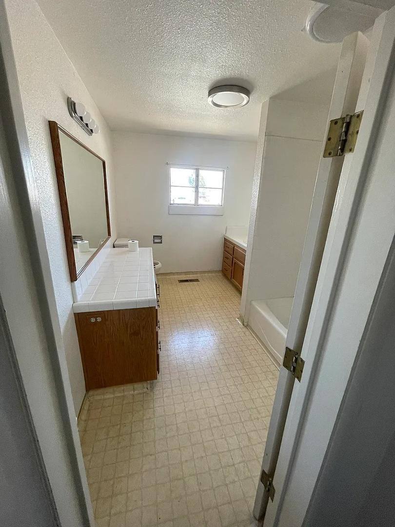 Apartment for rent at 5703 McHenry Ave E, Modesto, CA 95356
