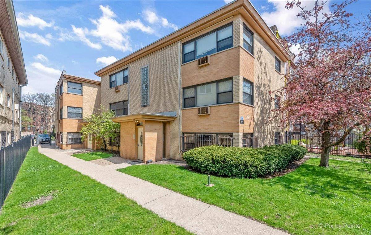 Condo for rent at 7608 N Rogers Ave #G1, Chicago, IL 60626