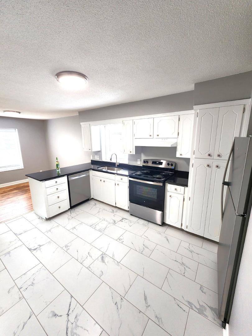Apartment for rent at Johnson Hills, 6626 W 93rd Terrace, Overland Park, KS 66212