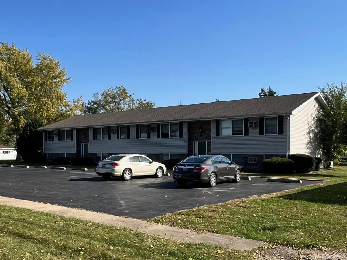 Apartment for rent at 406 W Saint Mary's St #8, Minooka, IL 60447