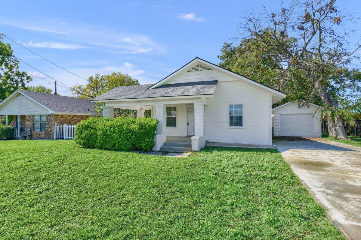 House for rent at 638 Gilcrease St, Van Alstyne, TX 75495