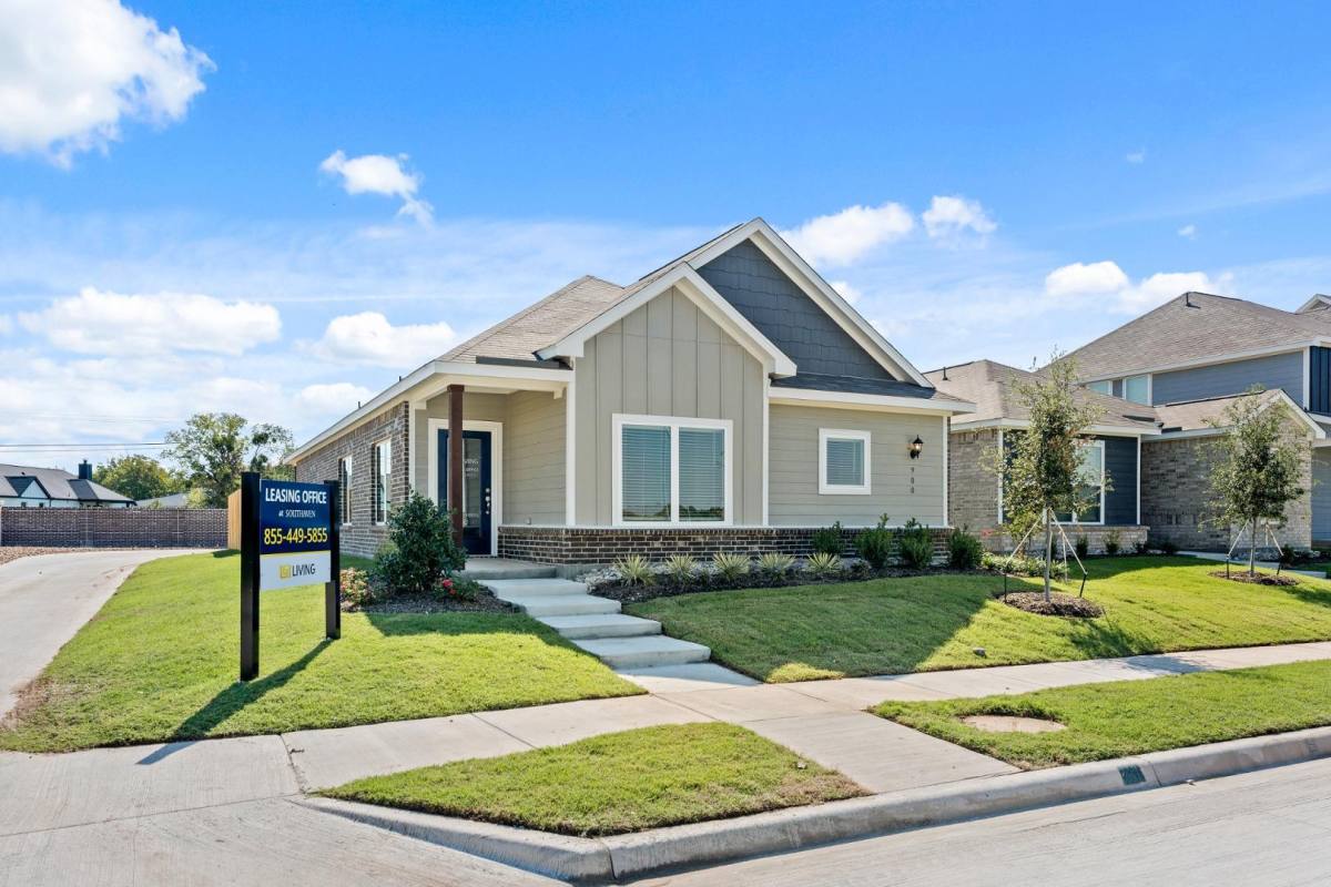 House for rent at 109 Magnolia Blvd, Hutchins, TX 75141