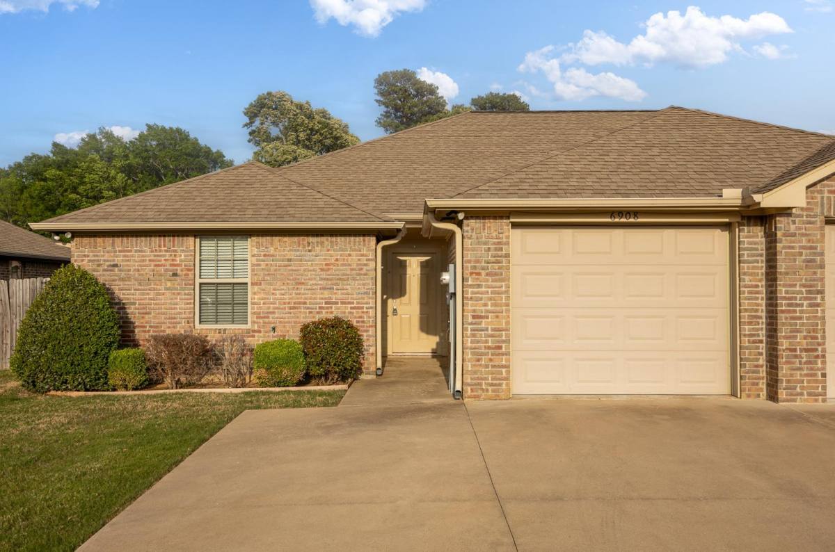 House for rent at Walnut Hill Estates, 7036 County Rd, Flint, TX 75762