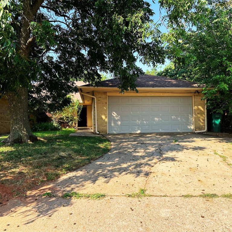 House for rent at 6928 Woodlake Dr, Oklahoma City, OK 73132