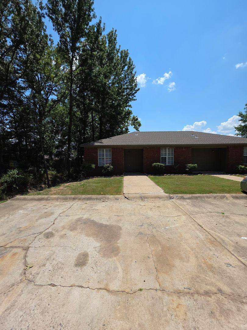 Apartment for rent at 1510 E 13th A, Russellville, AR 72801