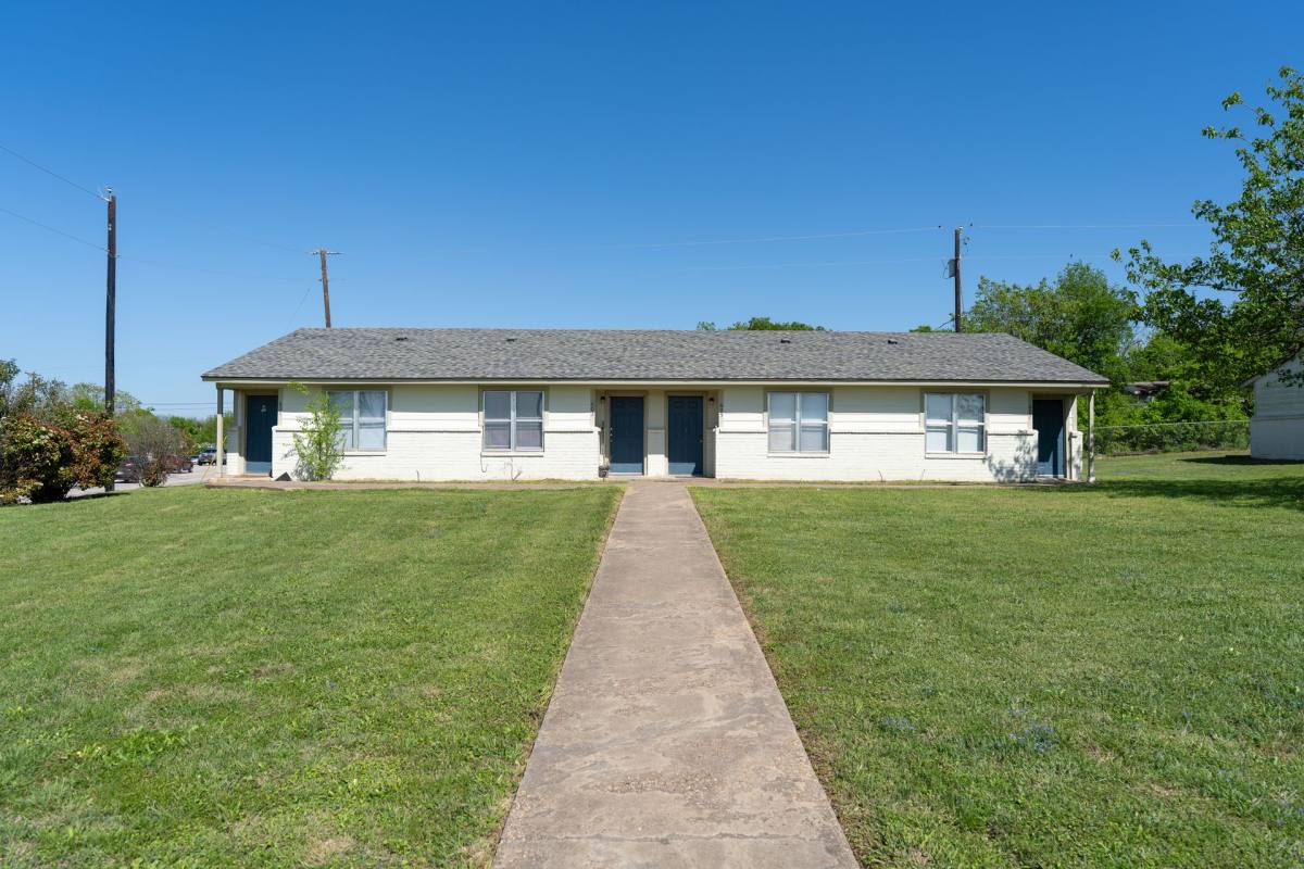 Apartment for rent at 617 Cliff St, Hillsboro, TX 76645