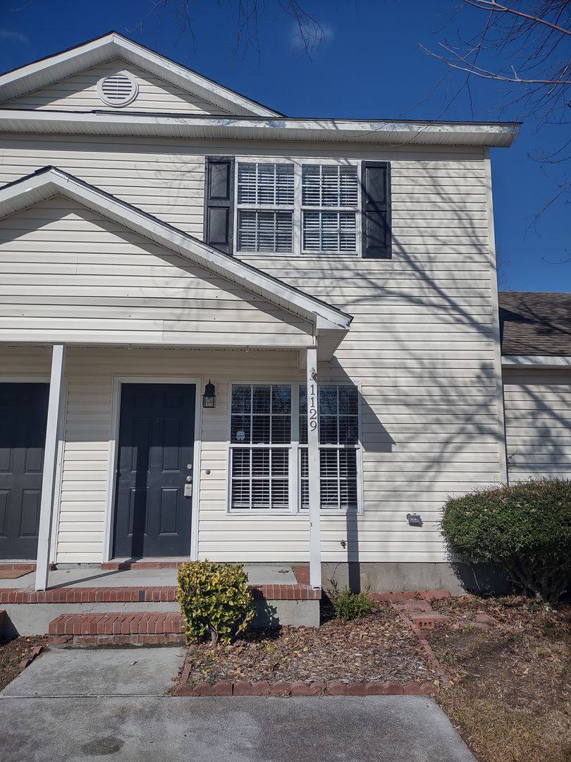 Townhouse for rent at 1129 W Pueblo Dr, Jacksonville, NC 28546