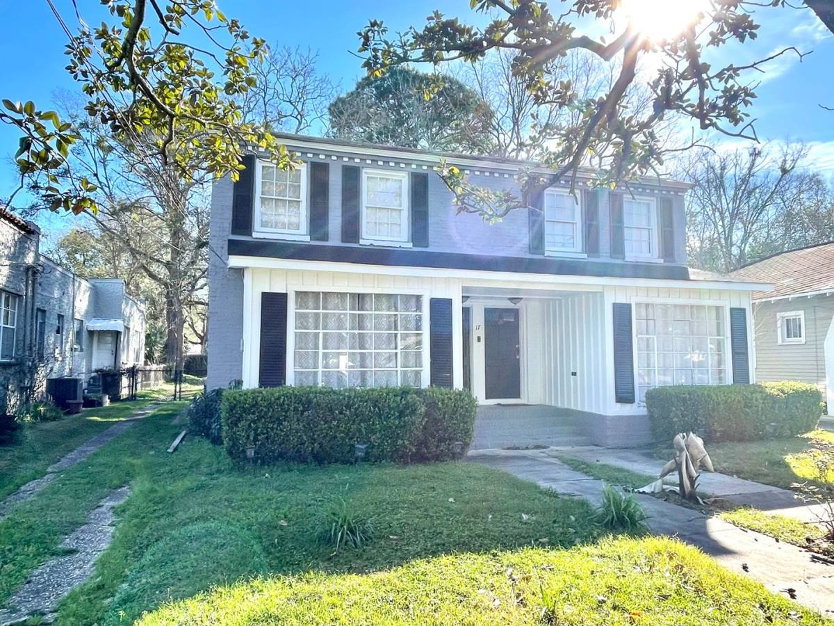 Apartment for rent at 17 McPhillips Ave, Mobile, AL 36604