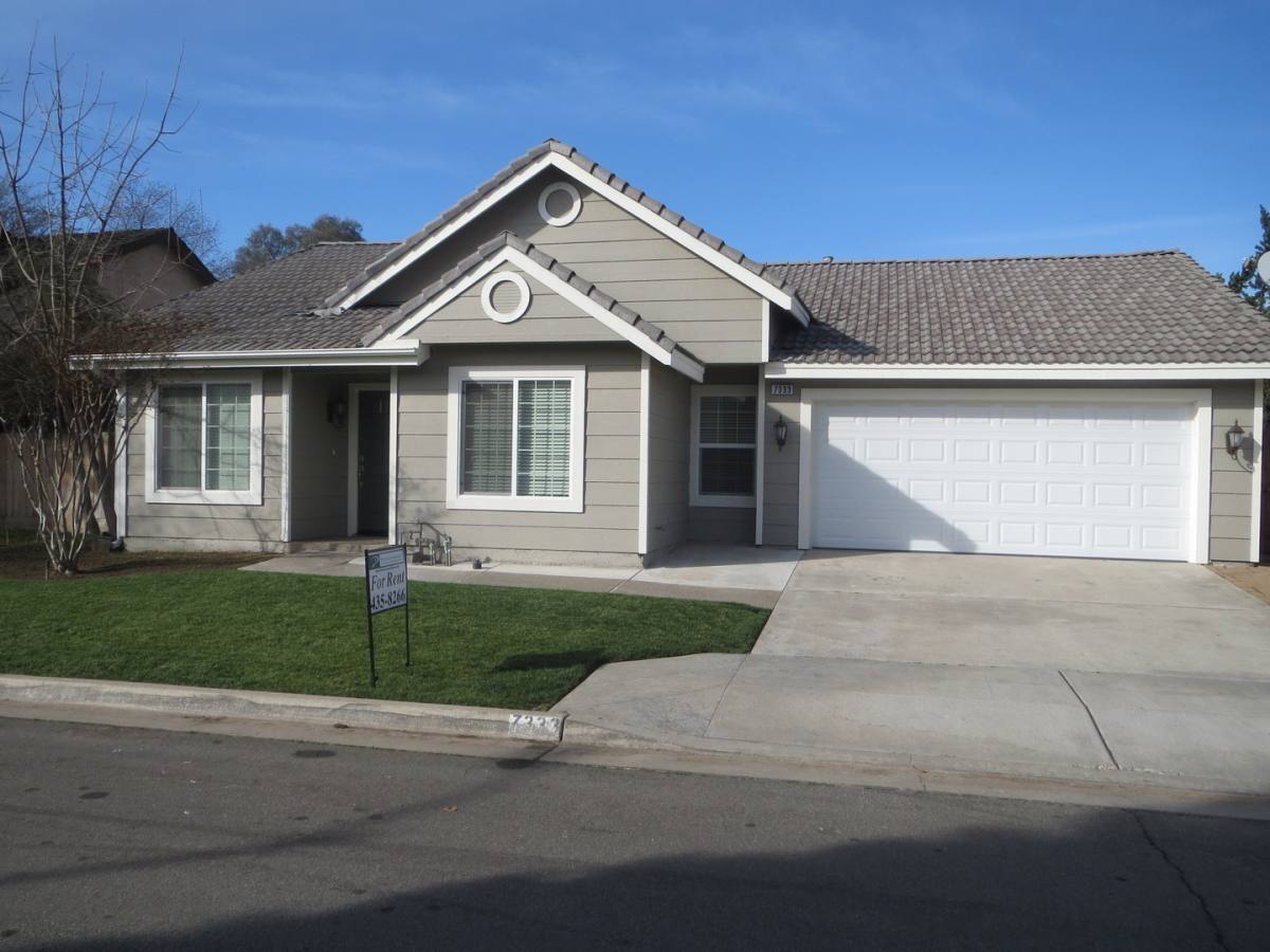 House for rent at 7333 N Backer Ave, Fresno, CA 93720