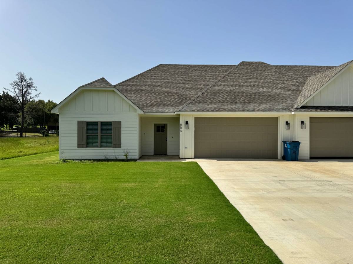 Apartment for rent at 10675 County Rd, Bullard, TX 75757