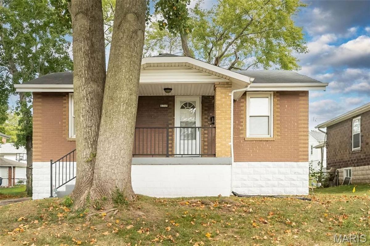 House for rent at 3718 Edmundson, Saint Louis, MO 63114
