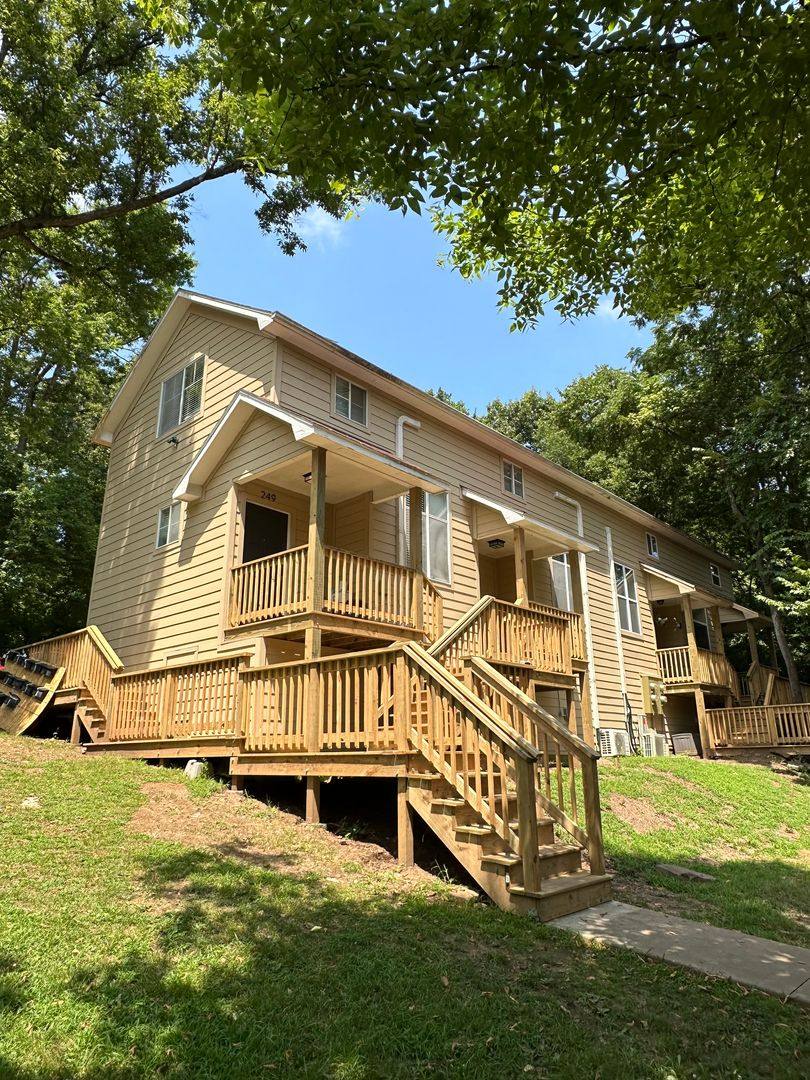 Apartment for rent at 227-249 S Gregg Ave, Fayetteville, AR 72701