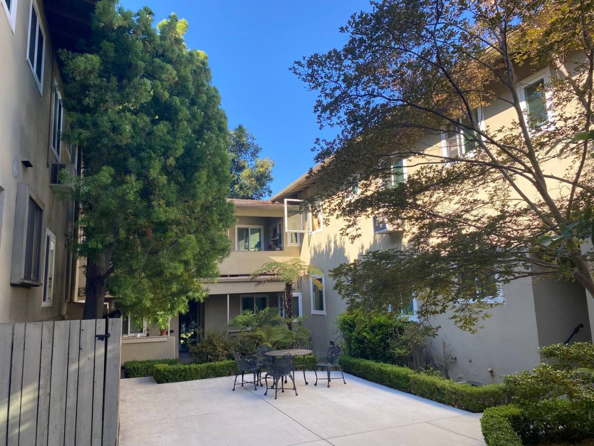 Apartment for rent at 1756 N Verdugo Rd No Bank, Glendale, CA 91208