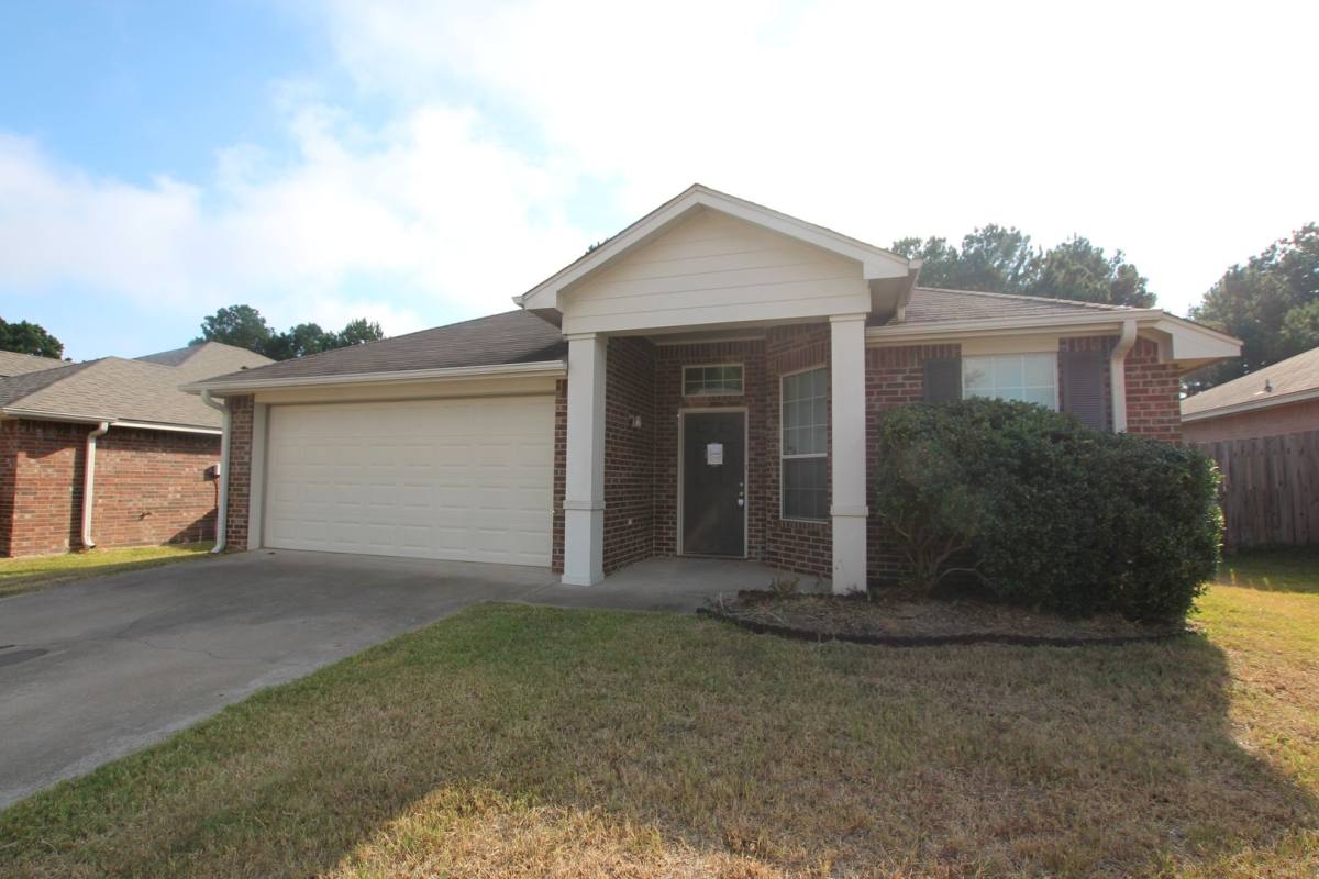 House for rent at 20011 Meadow View Lane, Flint, TX 75762