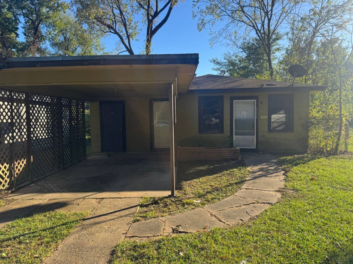 House for rent at 2519 Malcolm St, Shreveport, LA 71108