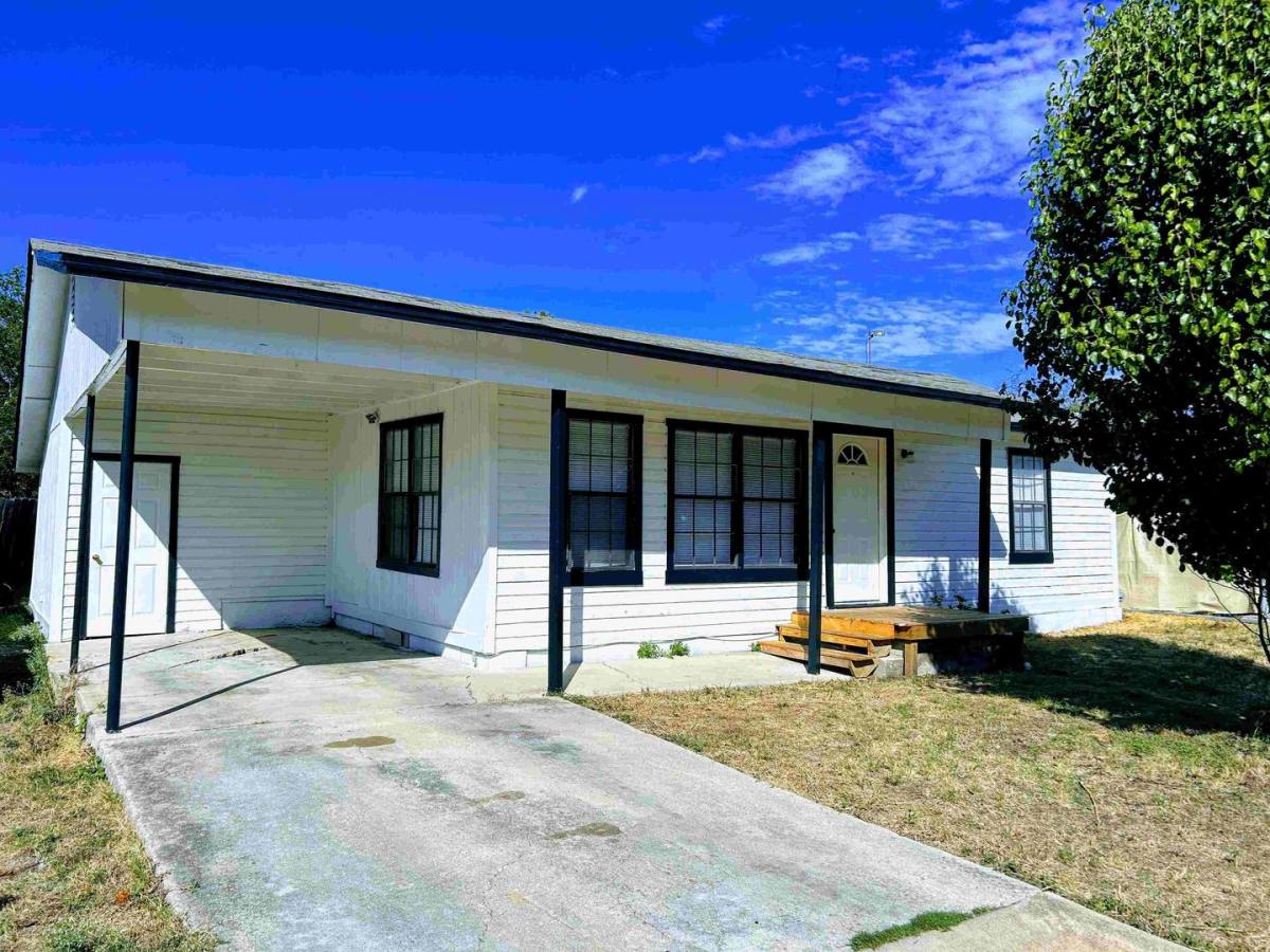 House for rent at 408 1 2 W Ave, Copperas Cove, TX 76522