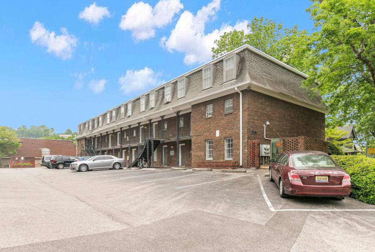 Townhouse for rent at 2905 Rhodes Circle S, Birmingham, AL 35205