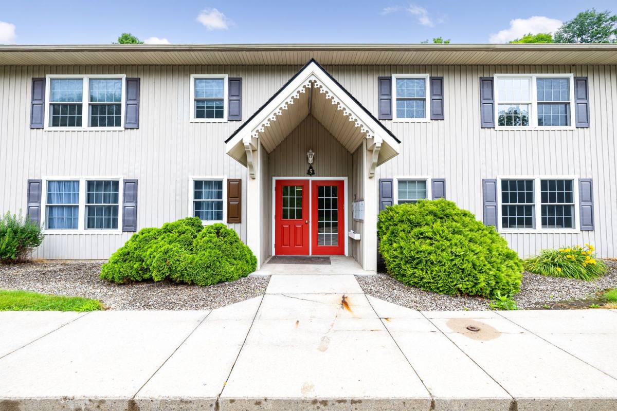 Apartment for rent at 222 Fayette St, Palmyra, NY 14522