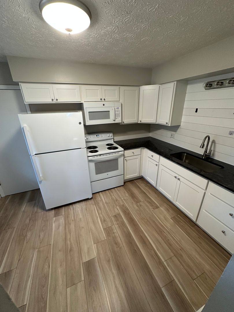 Apartment for rent at 1051 Camelia St, Hartville, OH 44632