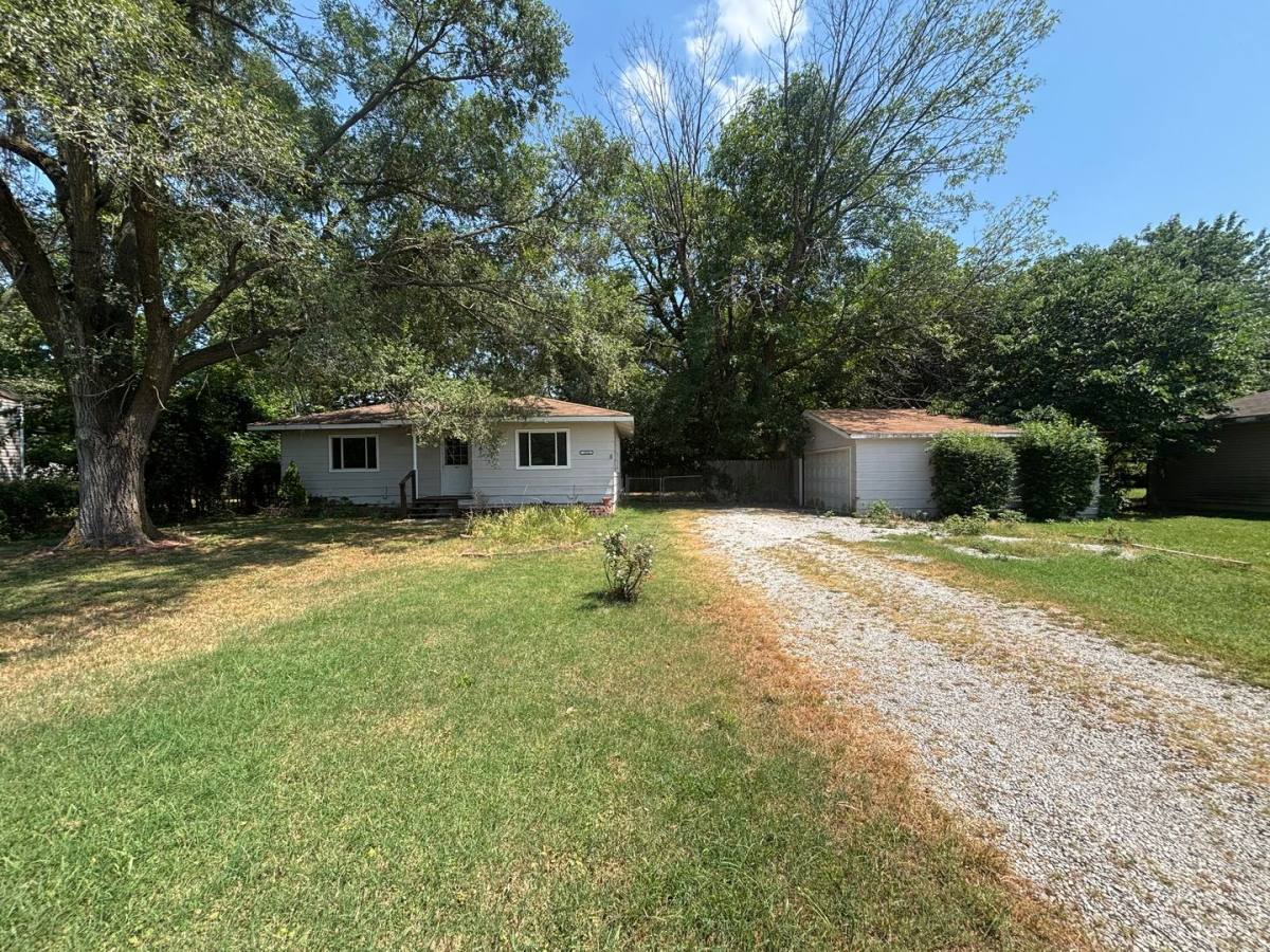 House for rent at 1924 N Rock Island Ave, Springfield, MO 65803