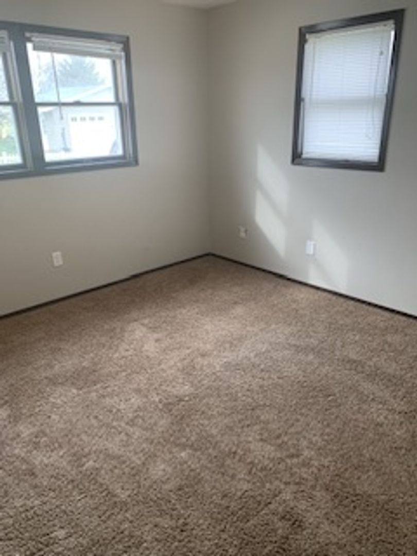 Apartment for rent at 409 3rd Ave SW, Cascade, IA 52033