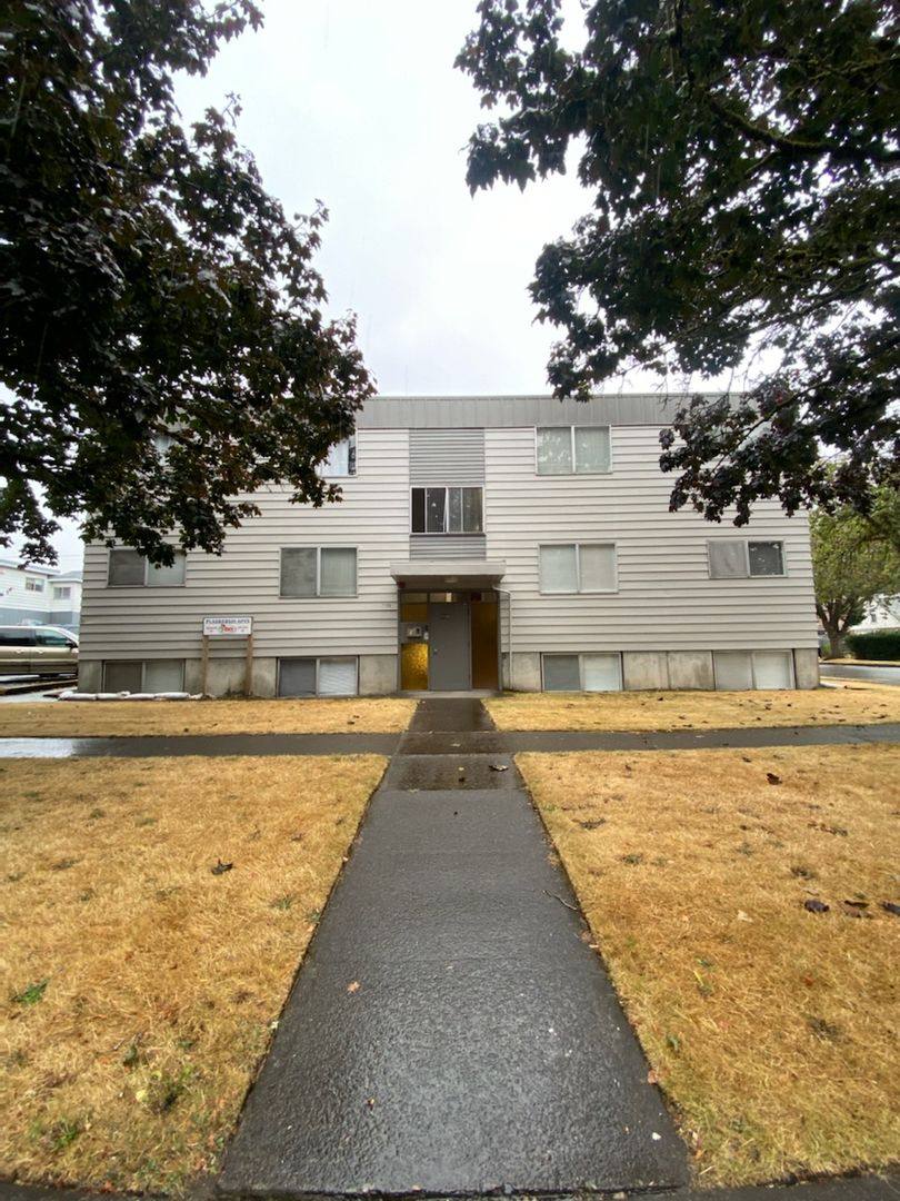 Apartment for rent at 1108 17th Ave, Longview, WA 98632
