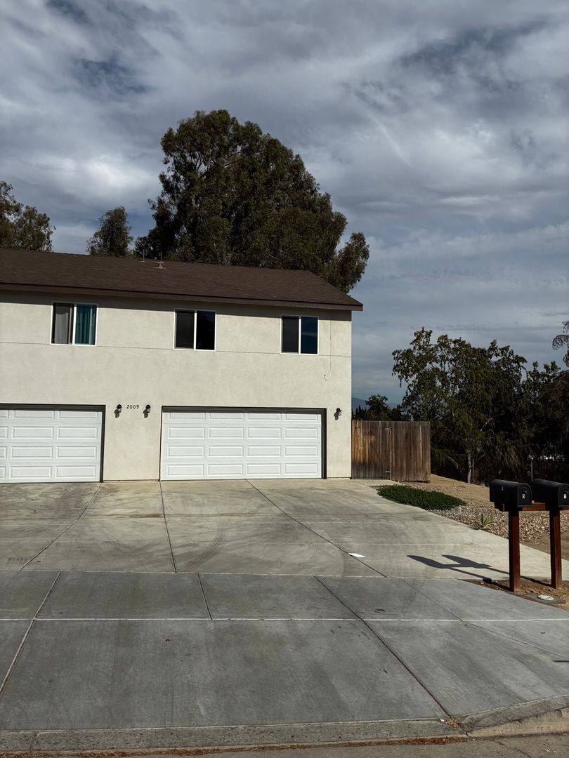 Apartment for rent at 2009 Owens St, Bakersfield, CA 93305