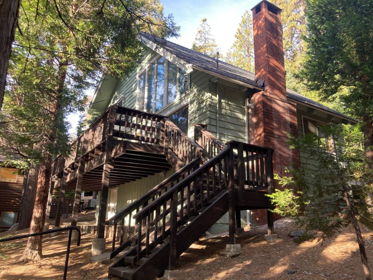House for rent at 28943 Potomac Dr, Lake Arrowhead, CA 92352