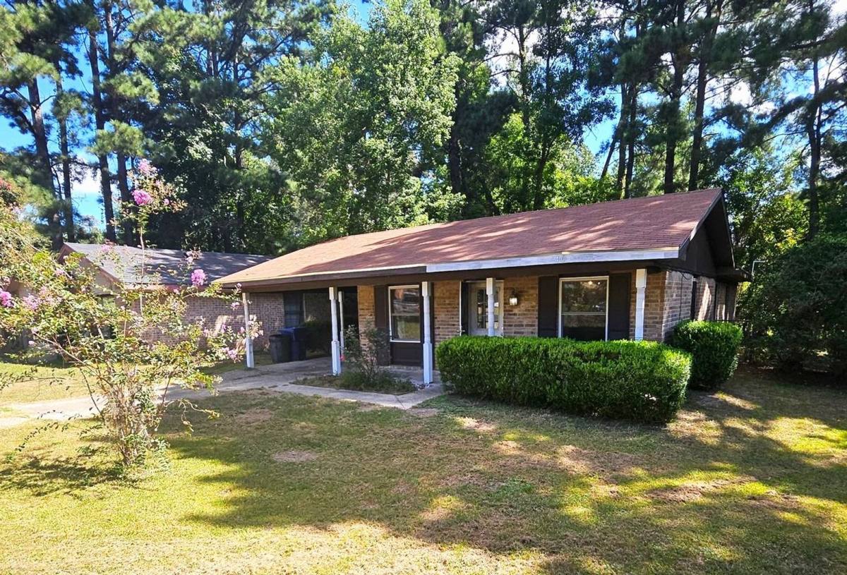 House for rent at 404 Juniper St, New Llano, LA 71461