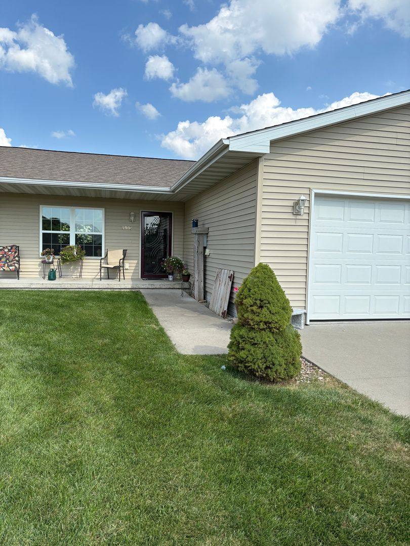 House for rent at 5906 Summerland Dr, Waterloo, IA 50701