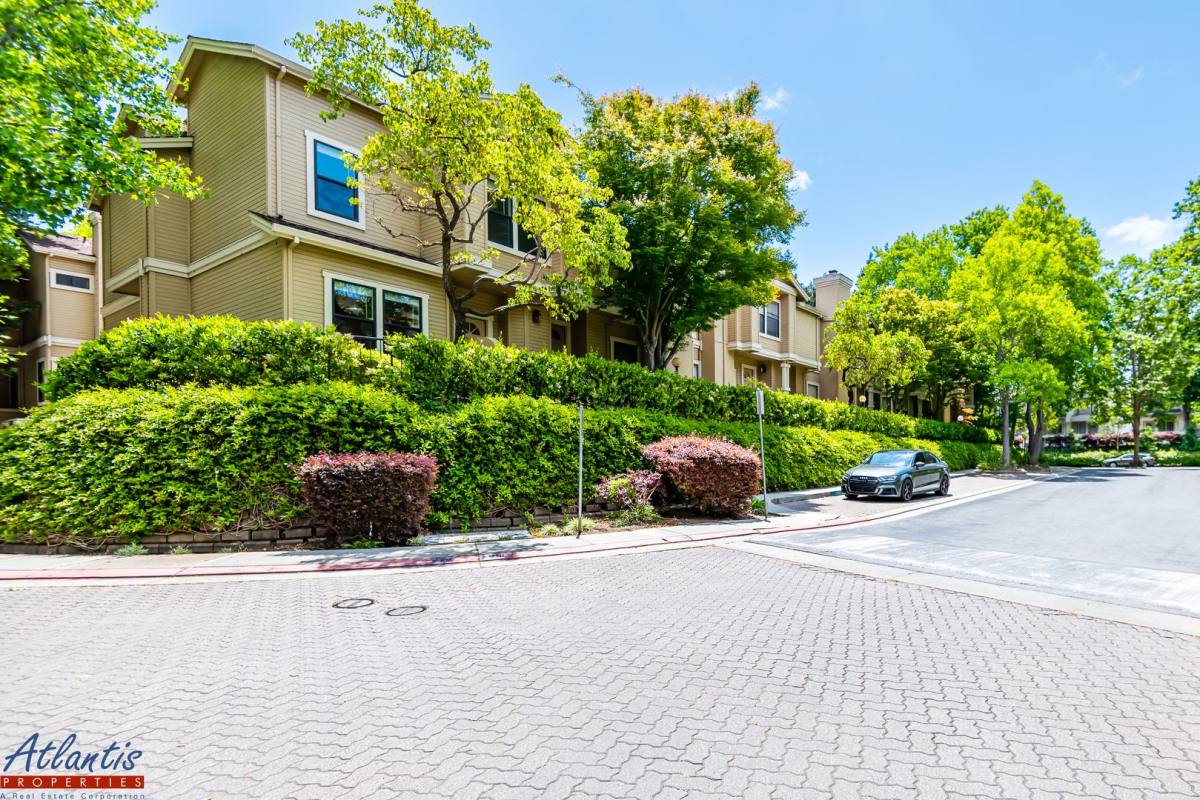 Townhouse for rent at 982 La Mesa Terrace - A, Sunnyvale, CA 94086
