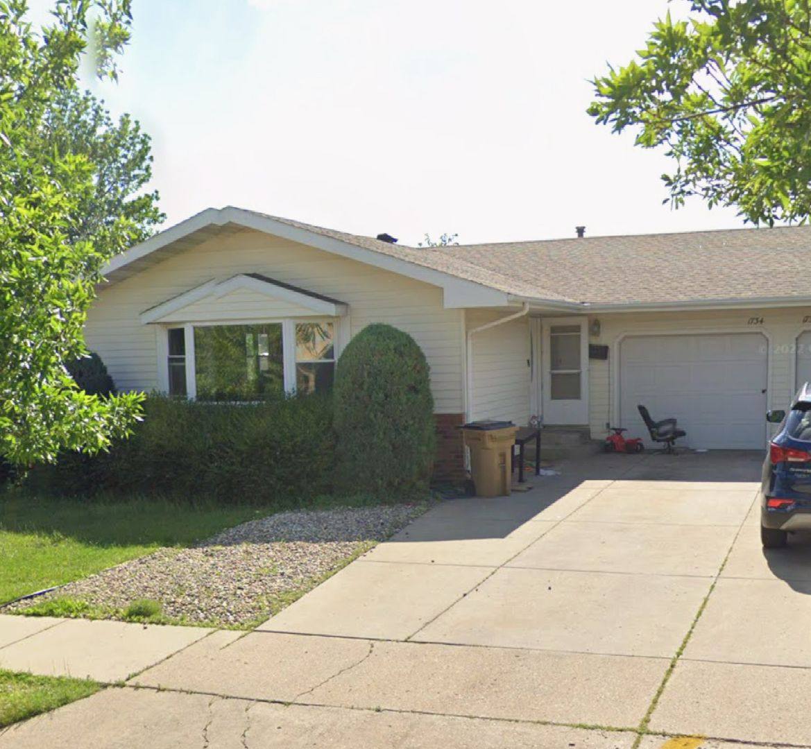 Apartment for rent at 1732-1734 6th St SE, Minot, ND 58701