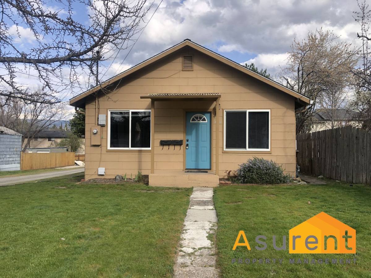 Townhouse for rent at 128 S Mountain - A, Ashland, OR 97520