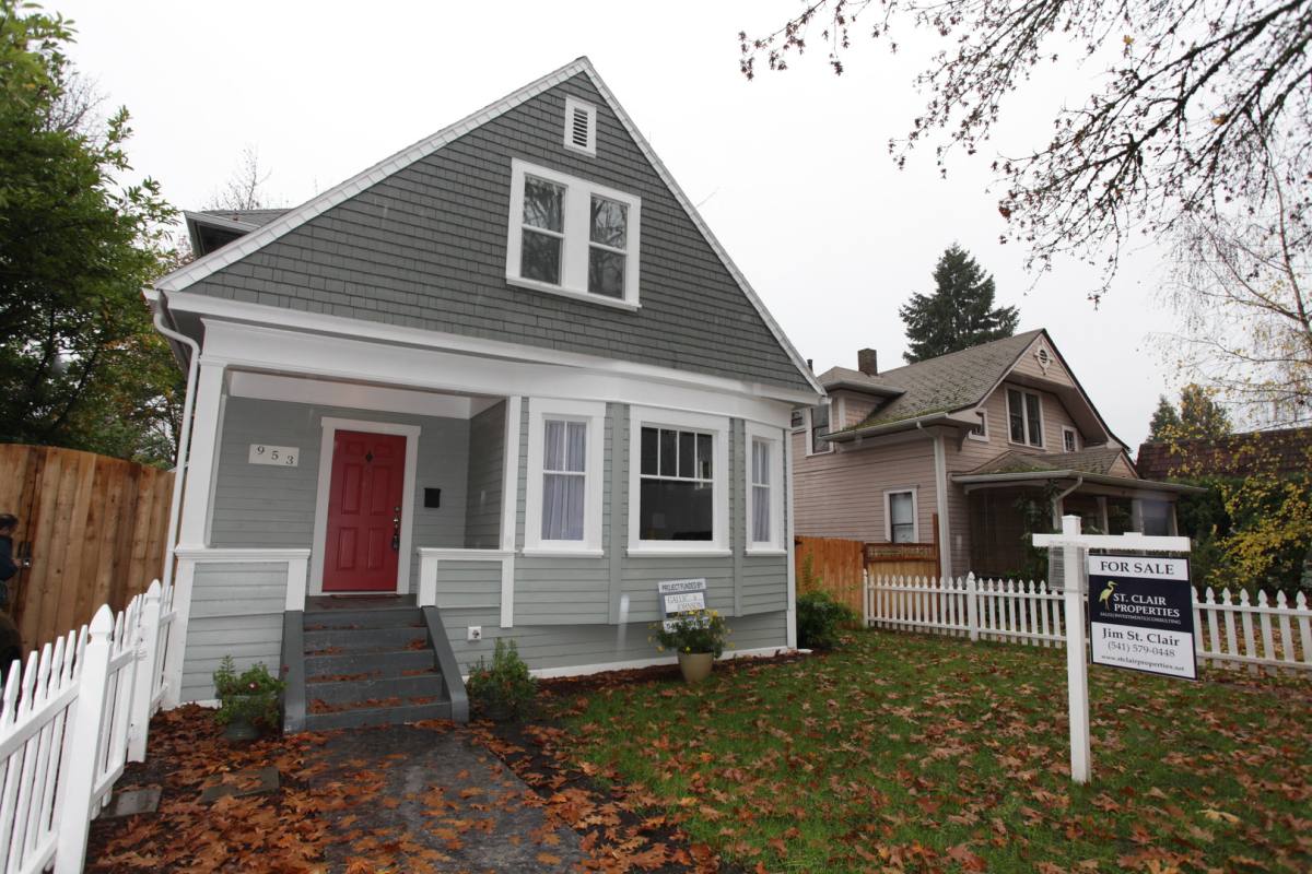 Apartment for rent at 953 W 8th Ave, Eugene, OR 97402