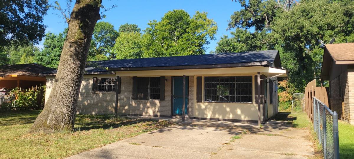 House for rent at 7734 Woodfield Dr, Shreveport, LA 71106
