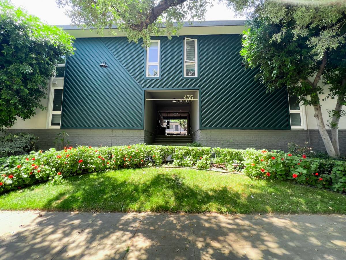 Apartment for rent at 435 N Euclid Ave, Pasadena, CA 91101