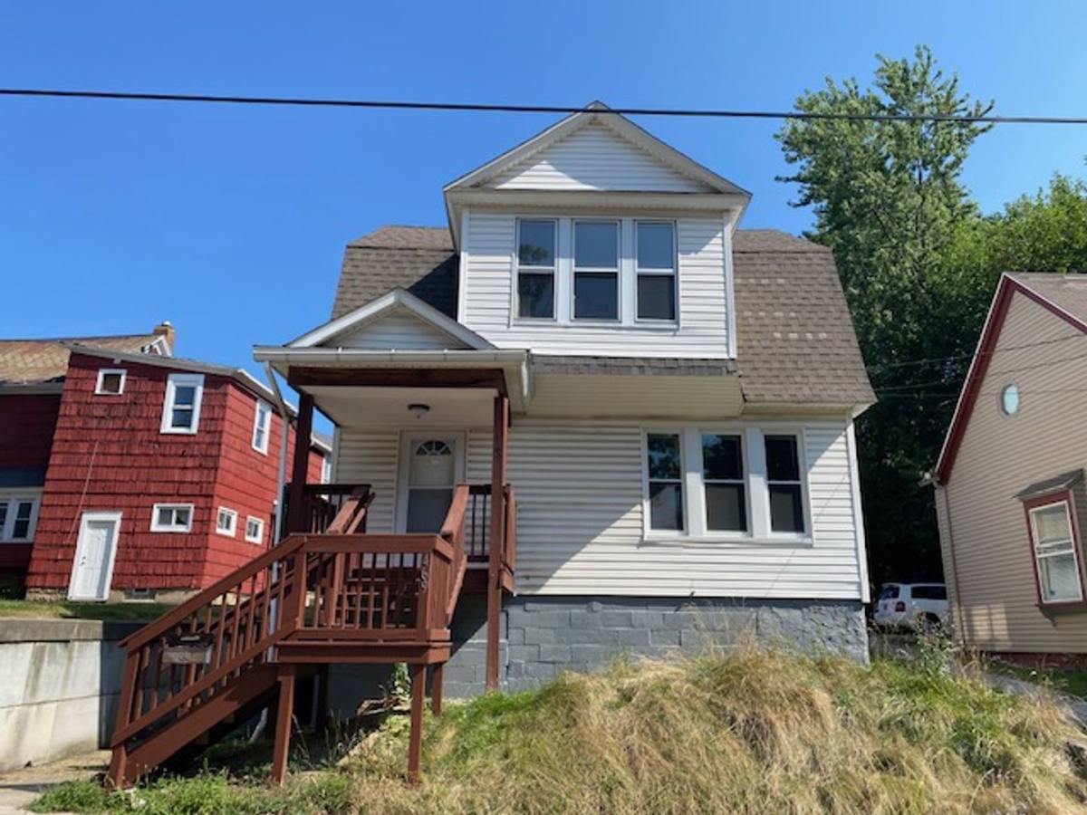 House for rent at 469 Crouse St, Akron, OH 44311