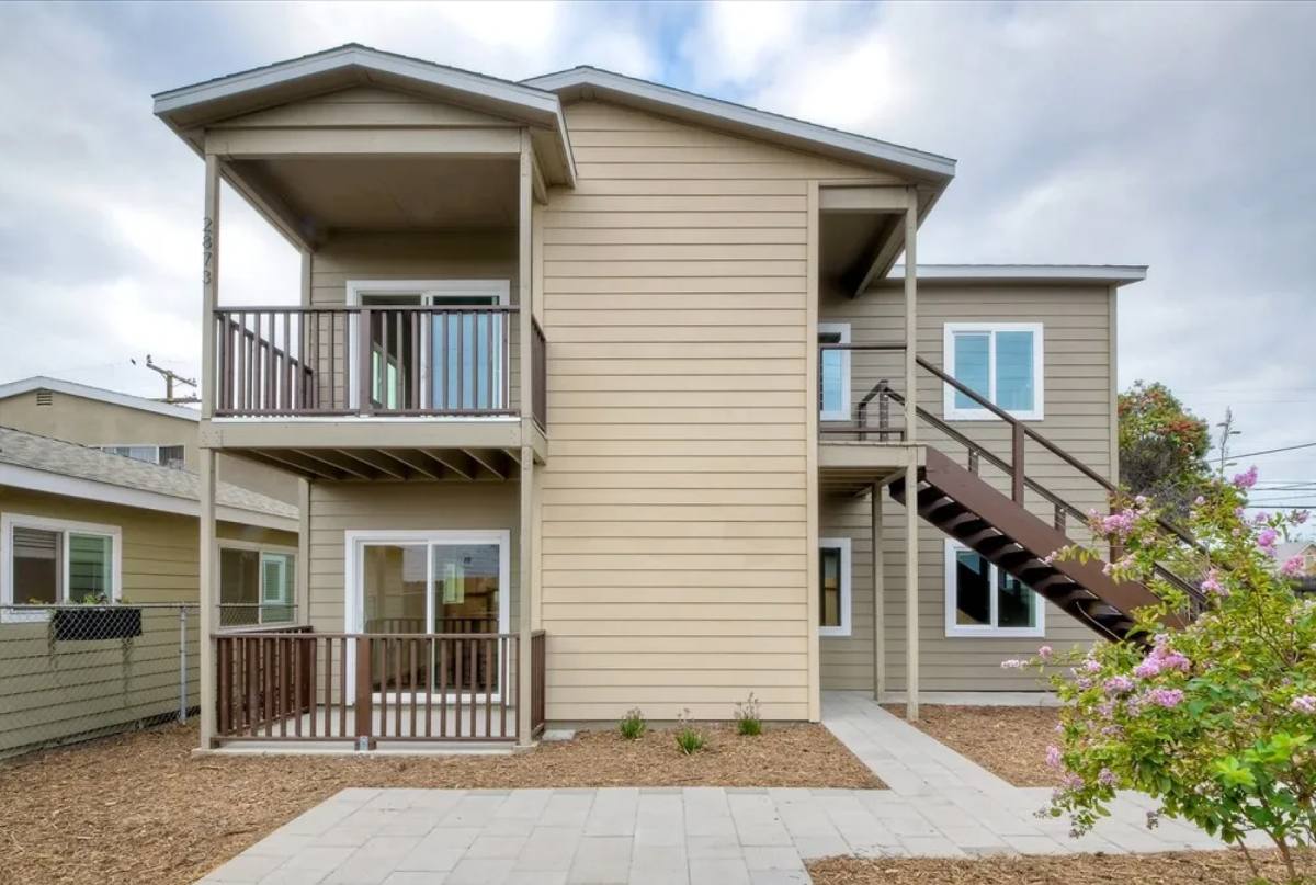 Townhouse for rent at 2873 L St, San Diego, CA 92102