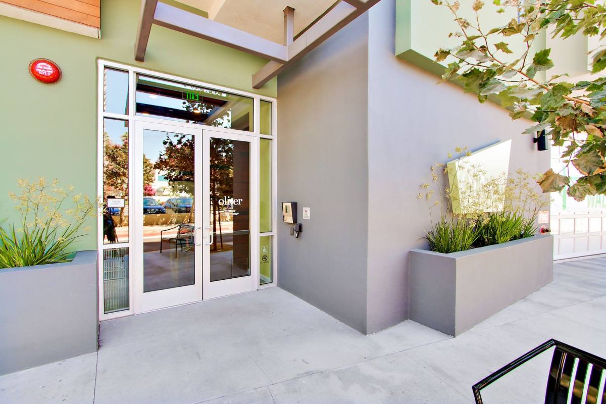 Apartment for rent at 11955 W Washington Blvd, Los Angeles, CA 90066