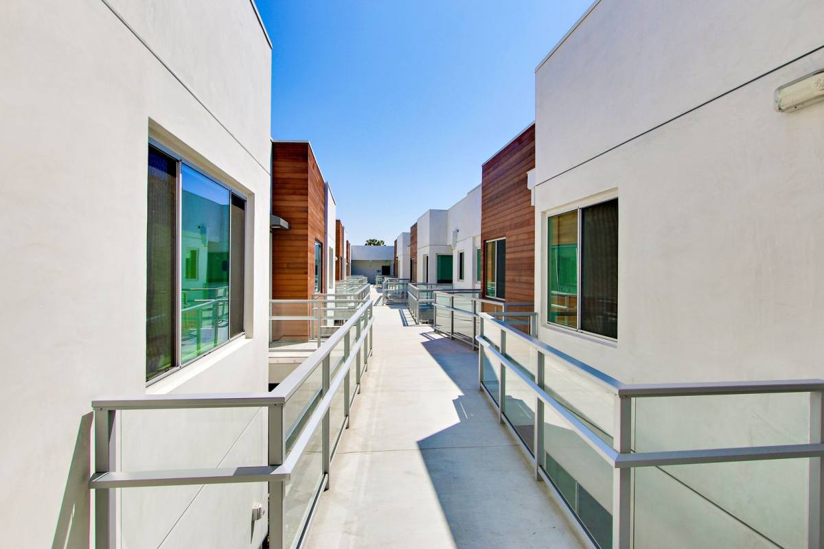 Apartment for rent at 11955 W Washington Blvd, Los Angeles, CA 90066