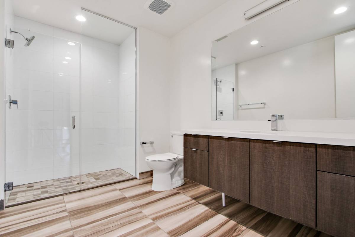 Apartment for rent at 11955 W Washington Blvd, Los Angeles, CA 90066