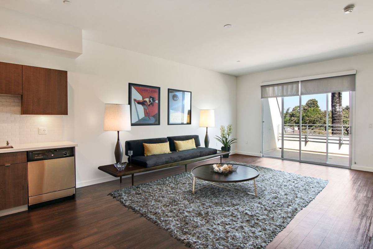Apartment for rent at 11955 W Washington Blvd, Los Angeles, CA 90066