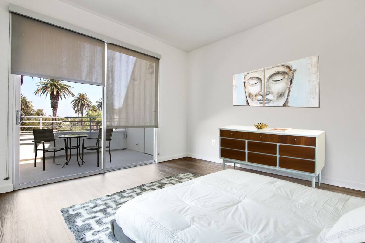 Apartment for rent at 11955 W Washington Blvd, Los Angeles, CA 90066