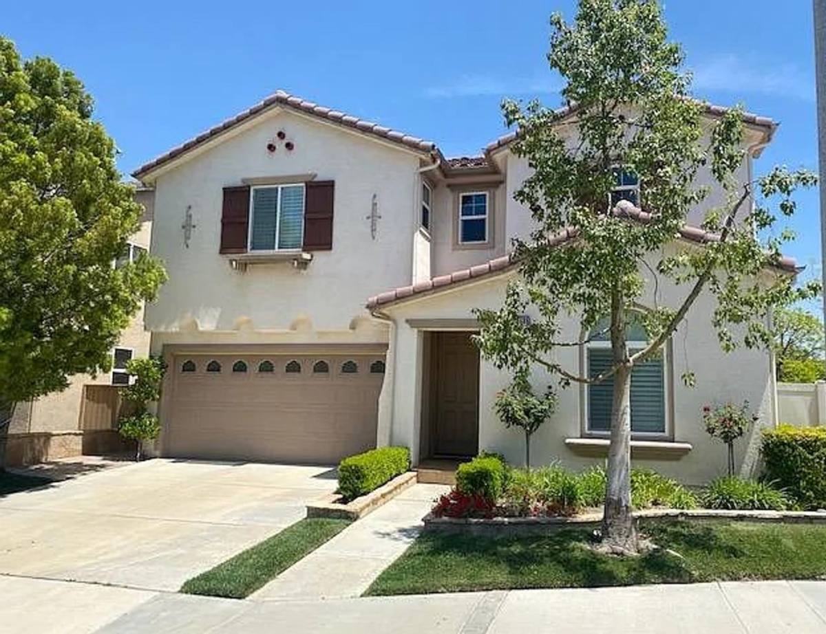 House for rent at 17686 Medley Ridge Dr, Canyon Country, CA 91387