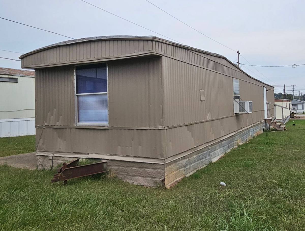 Apartment for rent at 2871 N Charles Ave, Clarksville, TN 37042