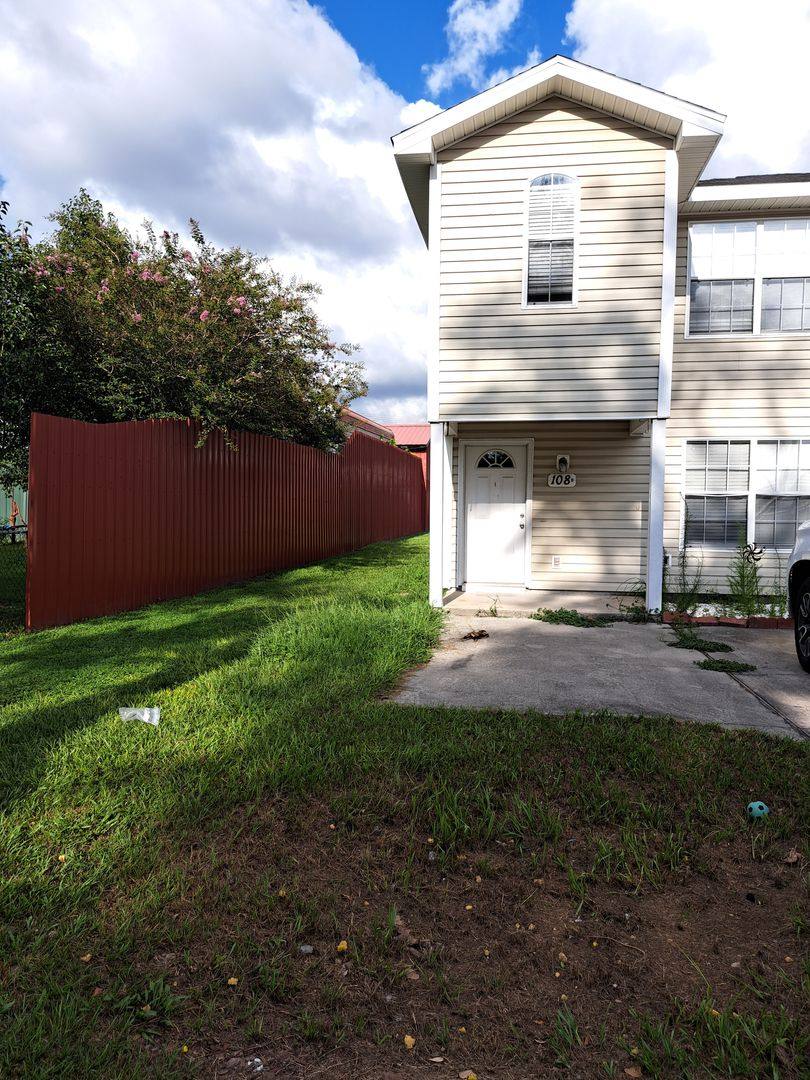 Apartment for rent at 108 Gray Ave, Panama City, FL 32401